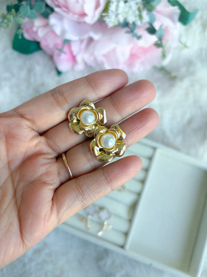 Pearl Floral Earrings