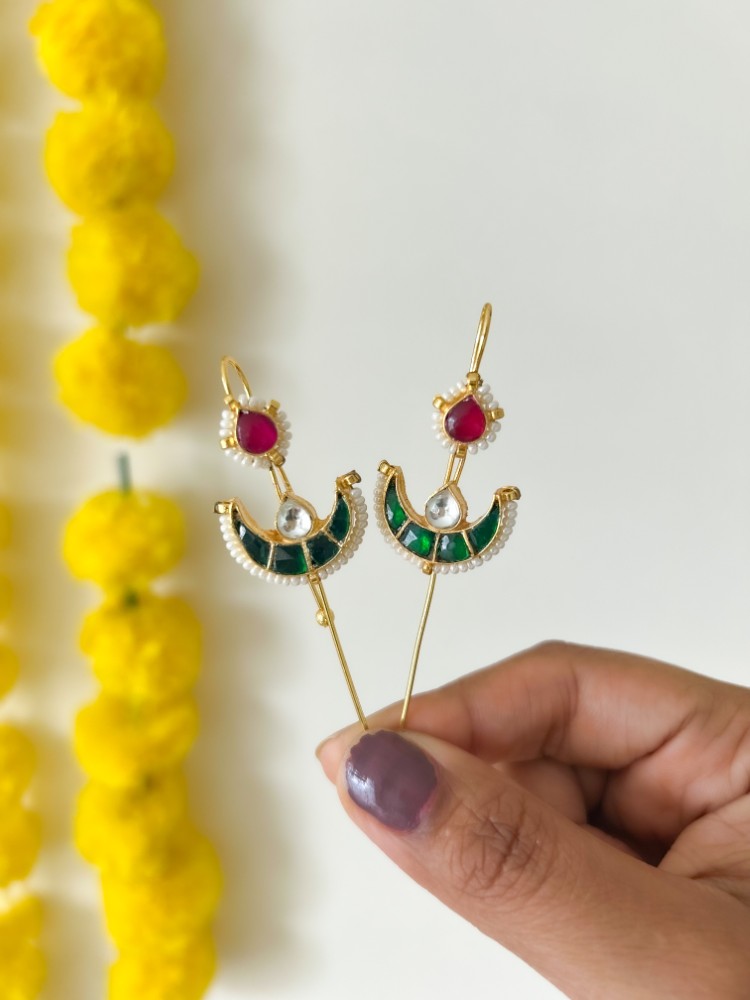 Chaand Needle Earcuff